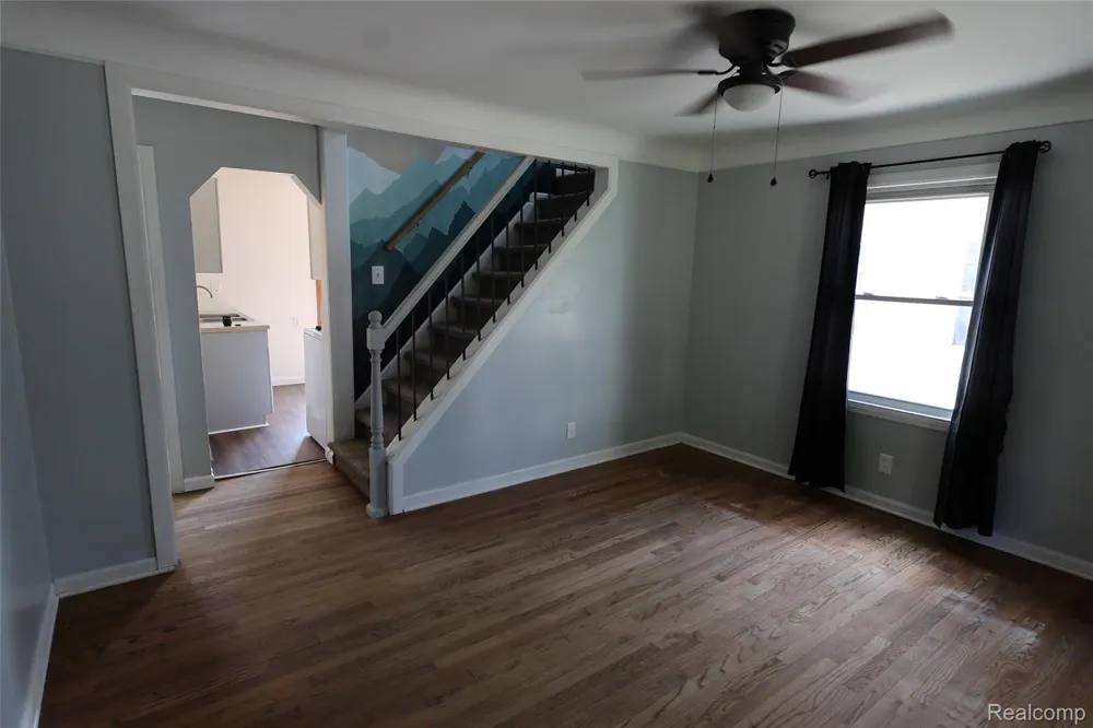 27226 Lawnwood Street Roseville City, MI 48066