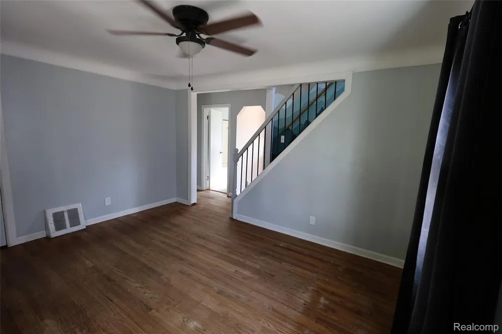 27226 Lawnwood Street Roseville City, MI 48066