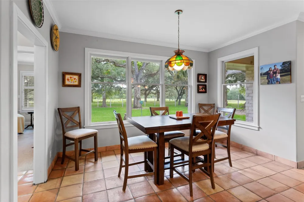 801 Treasure Oaks Road Inez, TX 77968