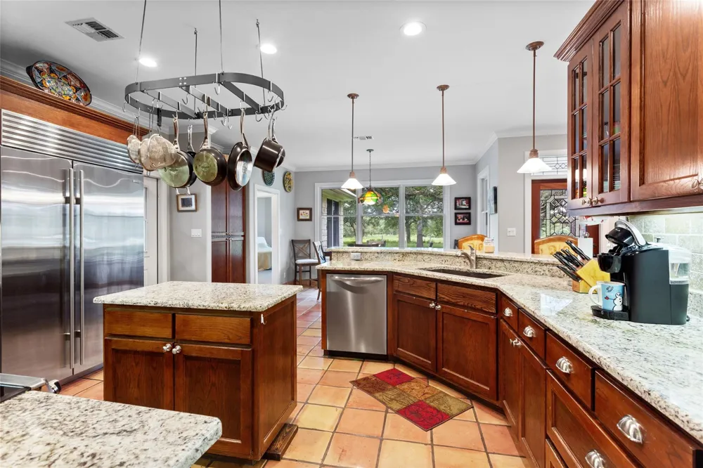 801 Treasure Oaks Road Inez, TX 77968