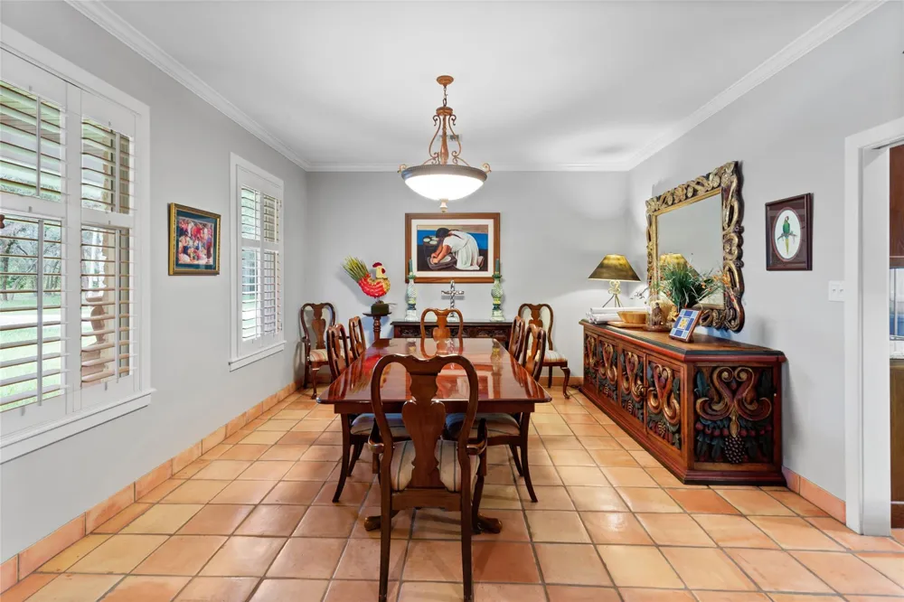 801 Treasure Oaks Road Inez, TX 77968