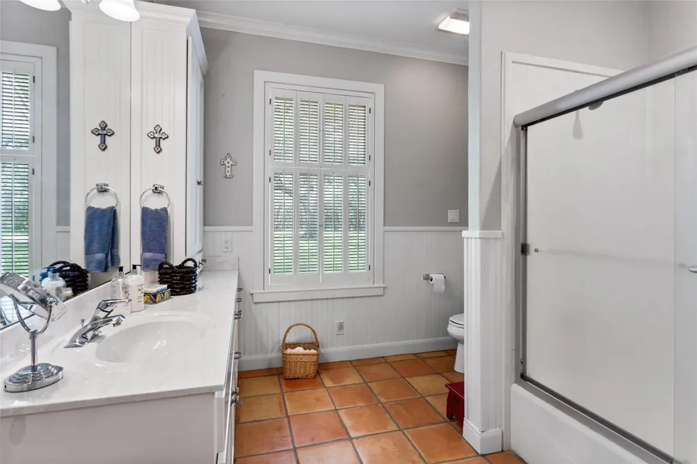 801 Treasure Oaks Road Inez, TX 77968