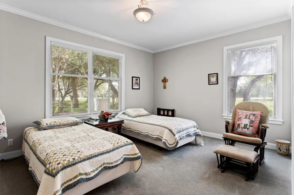 801 Treasure Oaks Road Inez, TX 77968