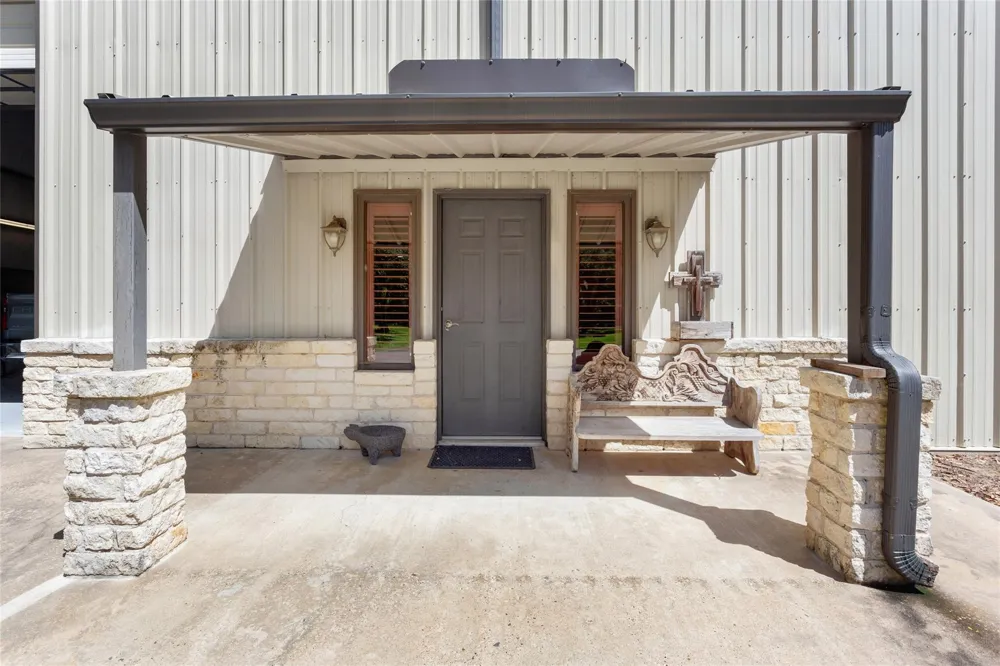 801 Treasure Oaks Road Inez, TX 77968