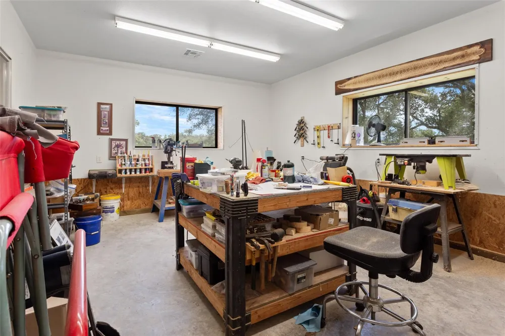 801 Treasure Oaks Road Inez, TX 77968