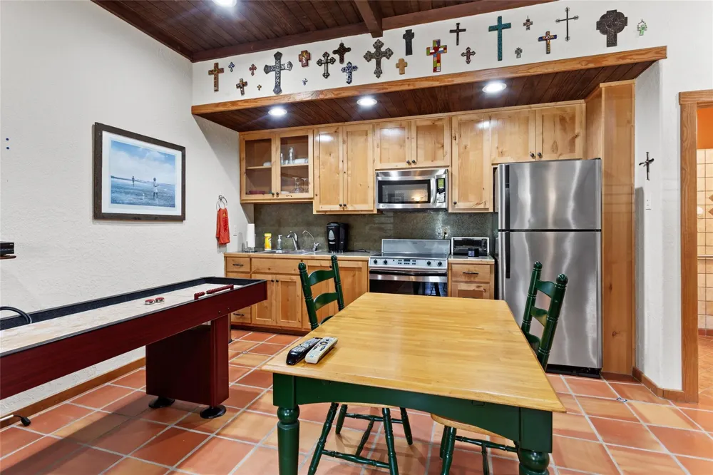 801 Treasure Oaks Road Inez, TX 77968