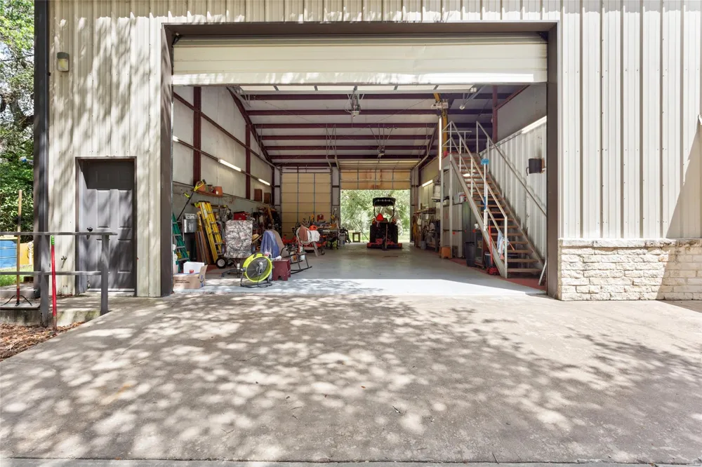 801 Treasure Oaks Road Inez, TX 77968