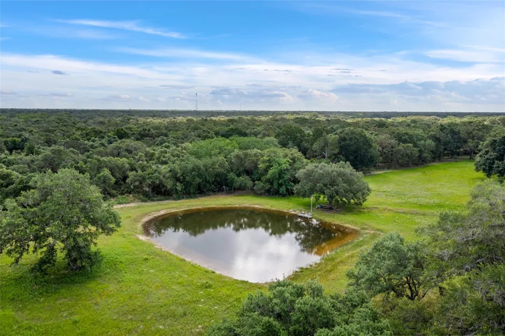 801 Treasure Oaks Road Inez, TX 77968