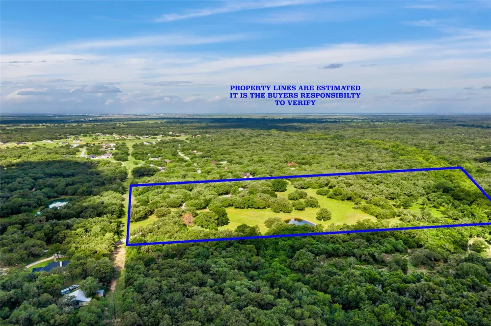 801 Treasure Oaks Road Inez, TX 77968