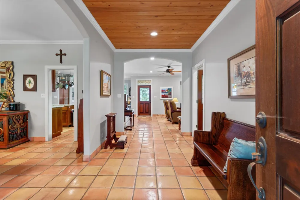 801 Treasure Oaks Road Inez, TX 77968