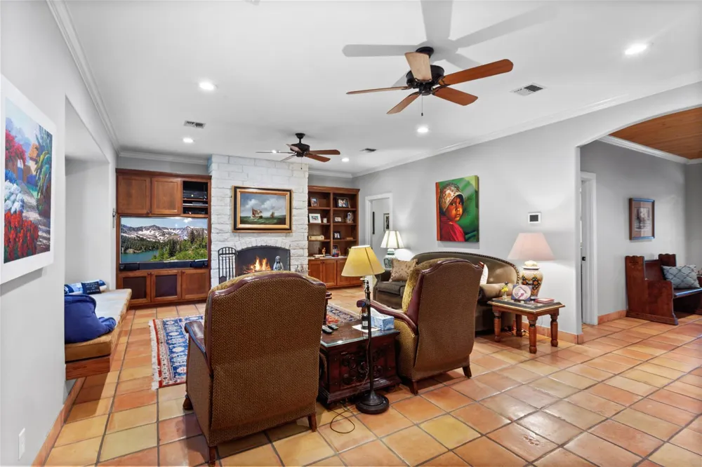 801 Treasure Oaks Road Inez, TX 77968