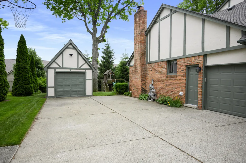 12402 Watkins Drive Shelby, MI 48315