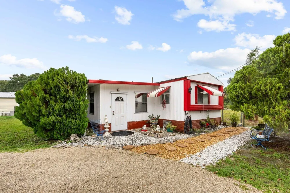 5985 SE 94TH TRAIL Okeechobee, FL 34974