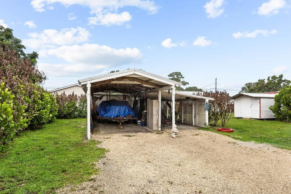 5985 SE 94TH TRAIL Okeechobee, FL 34974