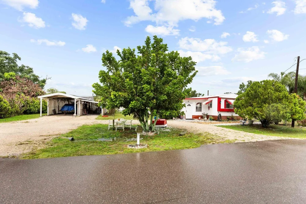 5985 SE 94TH TRAIL Okeechobee, FL 34974