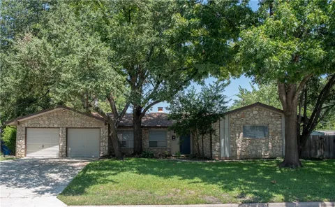 2902 Silverleaf Drive