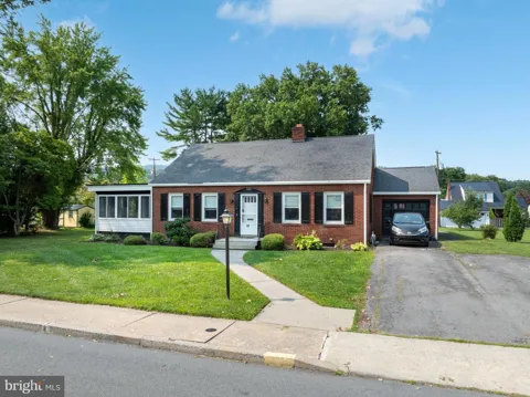 18 SUNSET ROAD