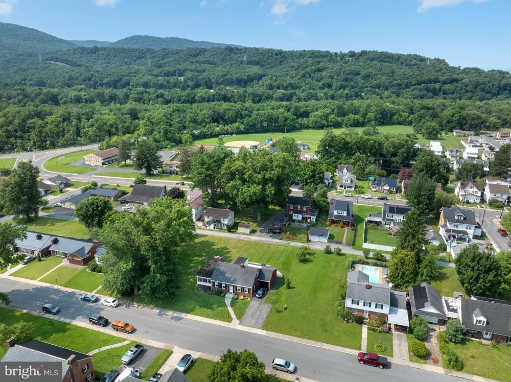 18 SUNSET ROAD Lewistown, PA 17044