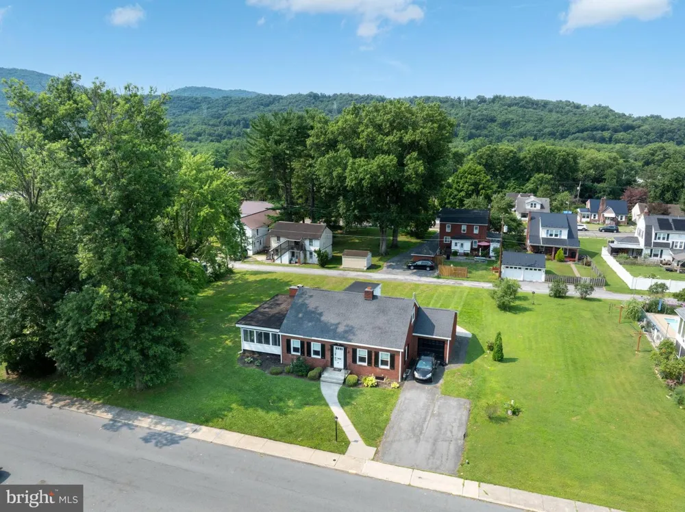 18 SUNSET ROAD Lewistown, PA 17044