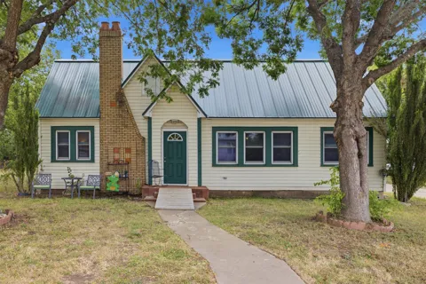 255 S Lampasas Street