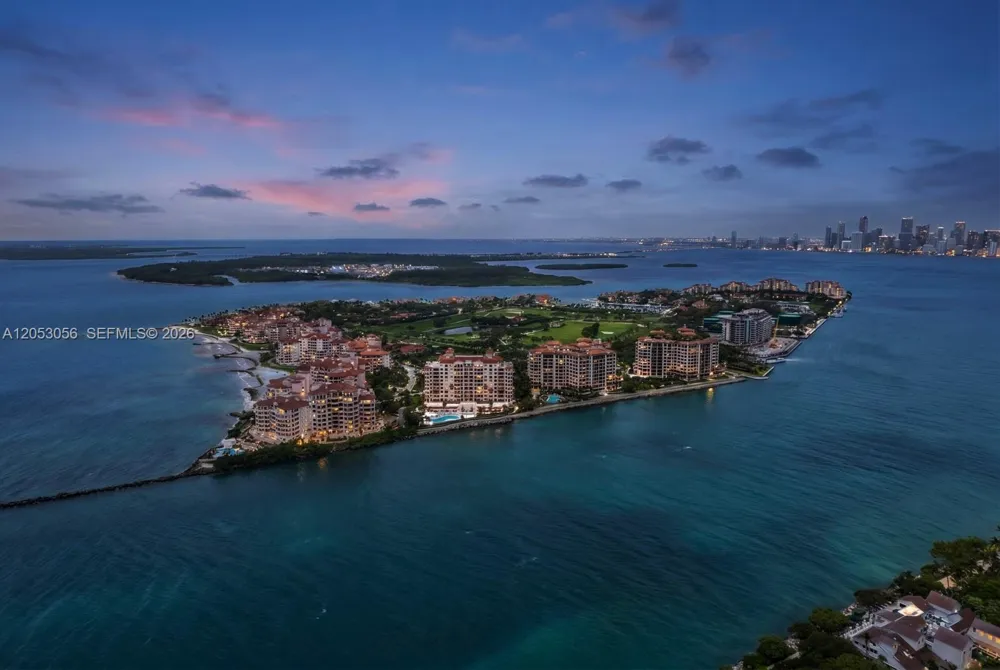 100 S Pointe Dr #2905 Miami Beach, FL 33139
