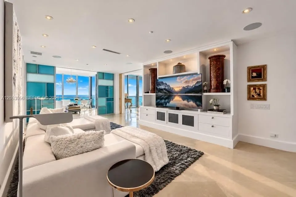 100 S Pointe Dr #2905 Miami Beach, FL 33139