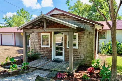 417082 Mockingbird Lane