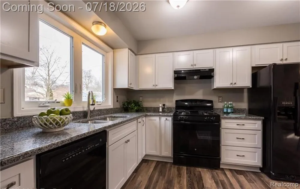 185 Fraser Street Rochester City, MI 48307