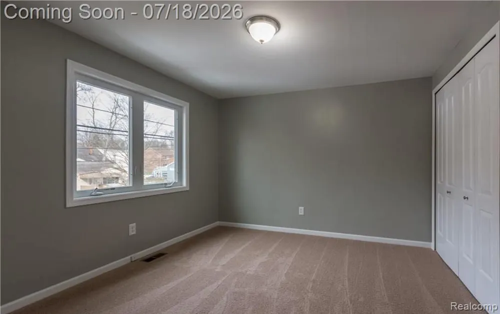 185 Fraser Street Rochester City, MI 48307