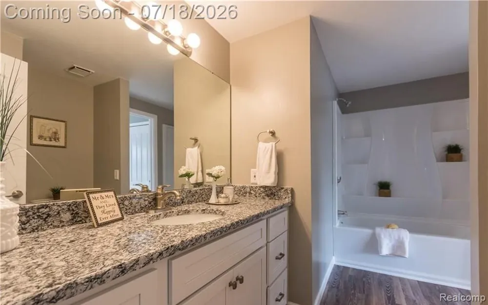 185 Fraser Street Rochester City, MI 48307