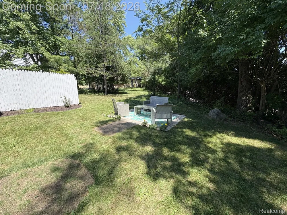 185 Fraser Street Rochester City, MI 48307
