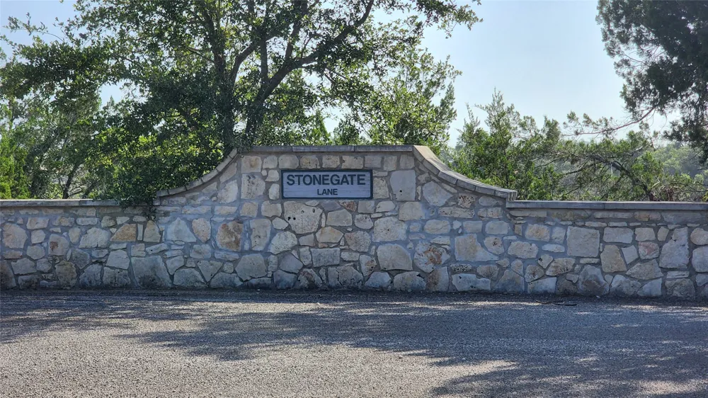104 Stonegate Lane Dripping Springs, TX 78620