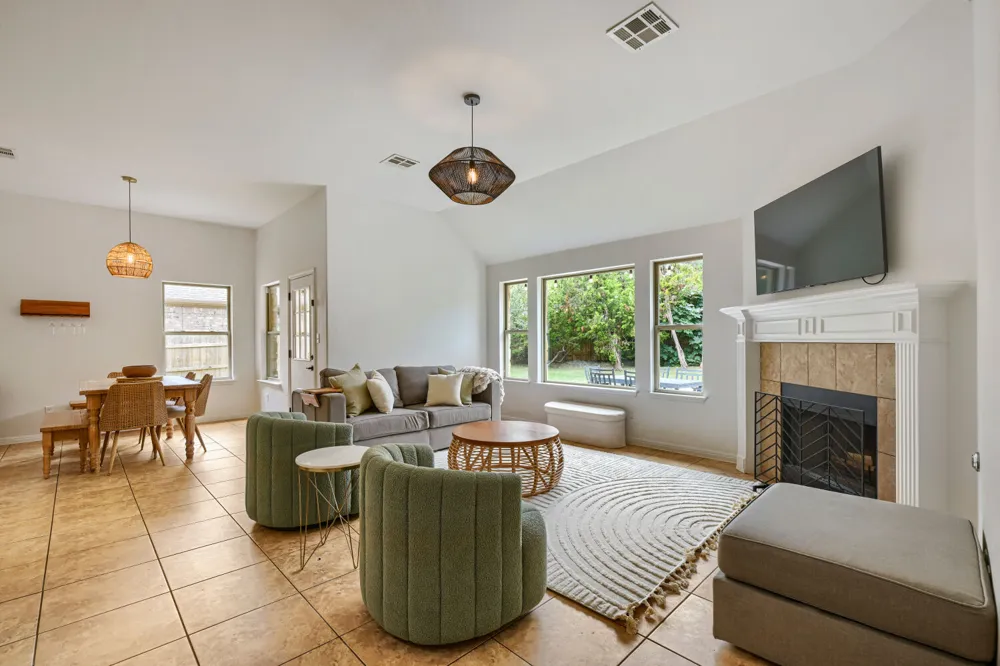 439 Drury Lane Austin, TX 78737