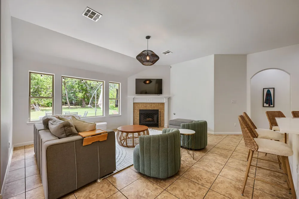 439 Drury Lane Austin, TX 78737