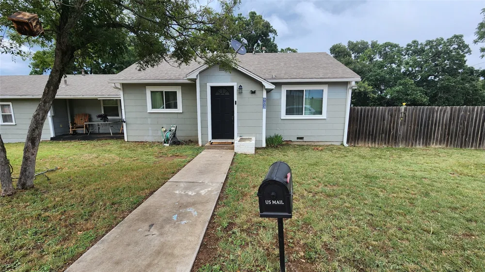 903 W Plummer Street Eastland, TX 76448