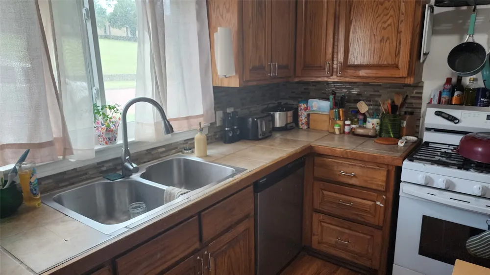 903 W Plummer Street Eastland, TX 76448