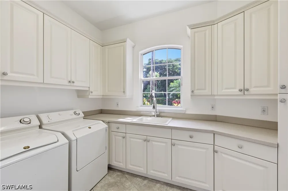 Persimmon Drive Naples, FL 34109
