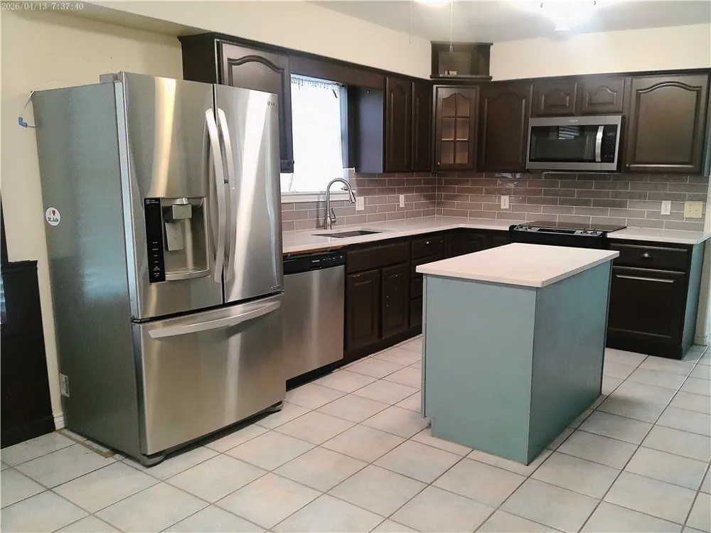 849 CLIFF DRIVE Portland, TX 78374