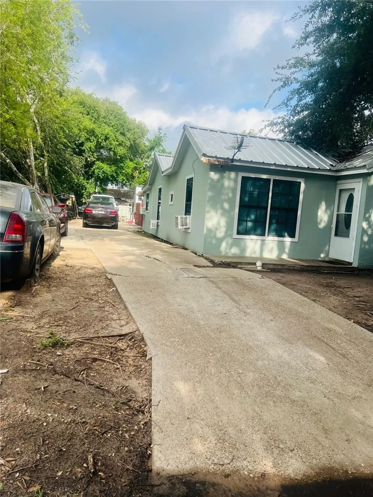 319 Olmito Street Alice, TX 78332