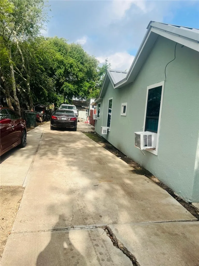 319 Olmito Street Alice, TX 78332