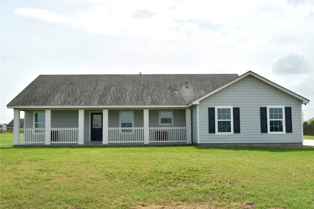4455 S Oak Circle Robstown, TX 78380