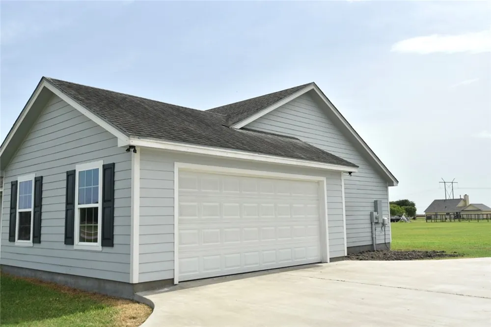 4455 S Oak Circle Robstown, TX 78380