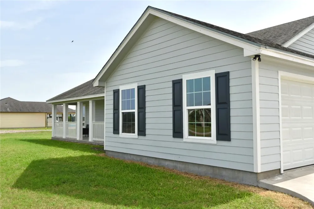 4455 S Oak Circle Robstown, TX 78380