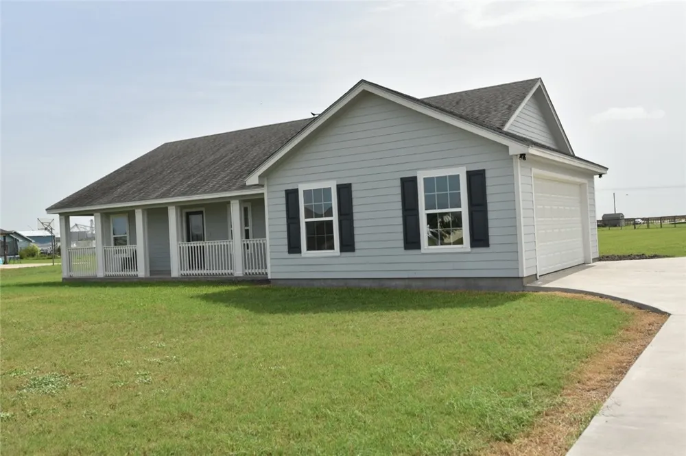 4455 S Oak Circle Robstown, TX 78380