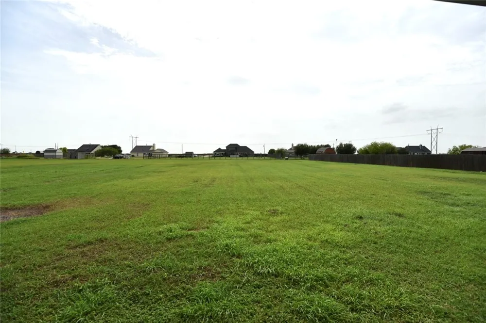 4455 S Oak Circle Robstown, TX 78380