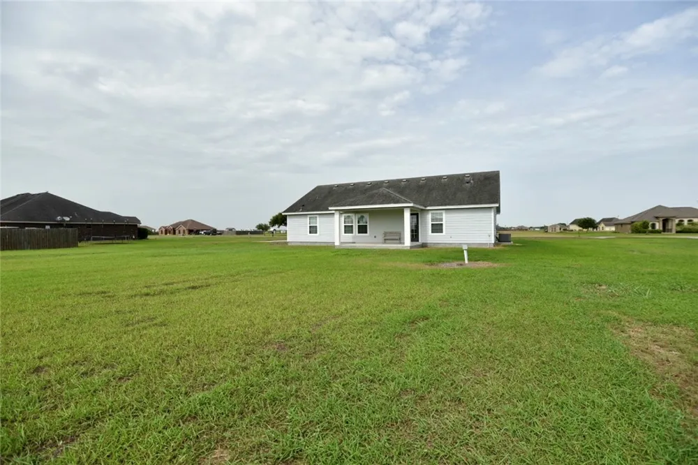 4455 S Oak Circle Robstown, TX 78380