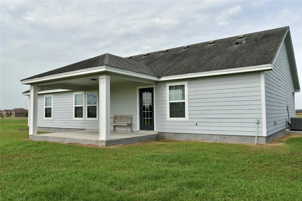 4455 S Oak Circle Robstown, TX 78380