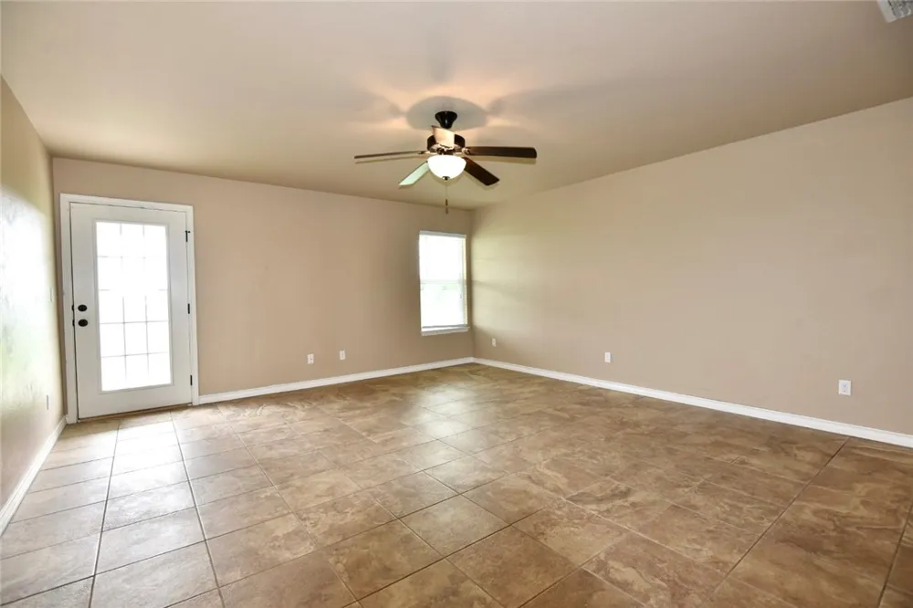 4455 S Oak Circle Robstown, TX 78380