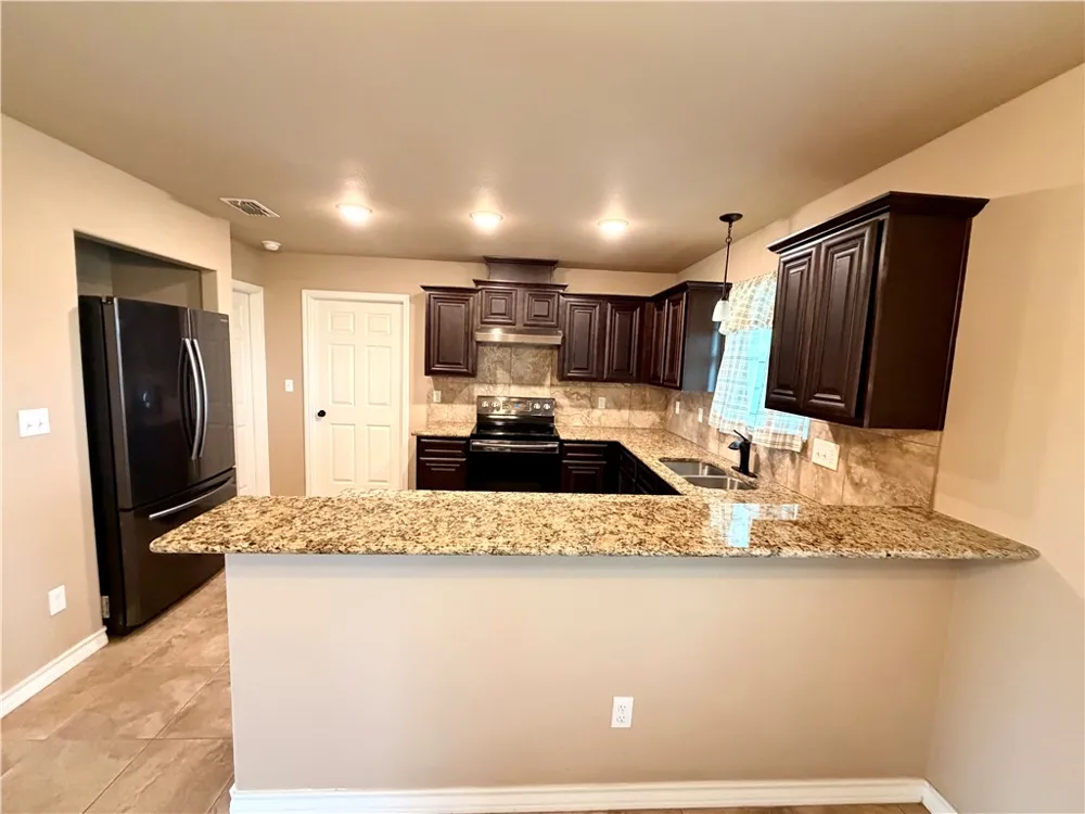 4455 S Oak Circle Robstown, TX 78380