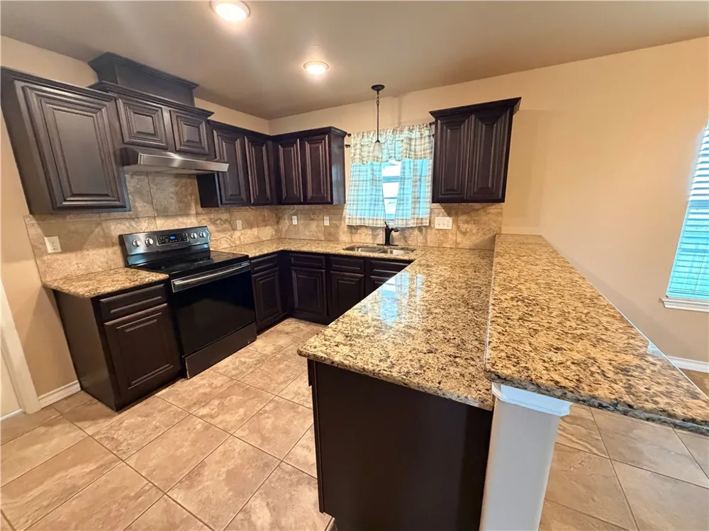 4455 S Oak Circle Robstown, TX 78380